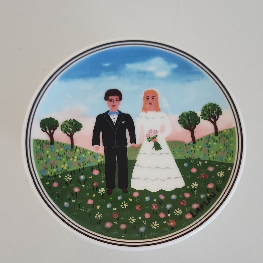 Design naif wedding trinket box